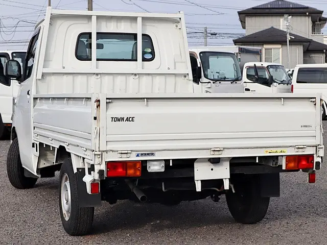 トヨタ タウンエーストラック DBF-S402U(2WD)の写真2