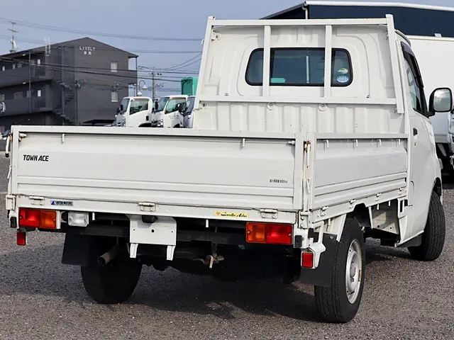 トヨタ タウンエーストラック DBF-S402U(2WD)の写真3