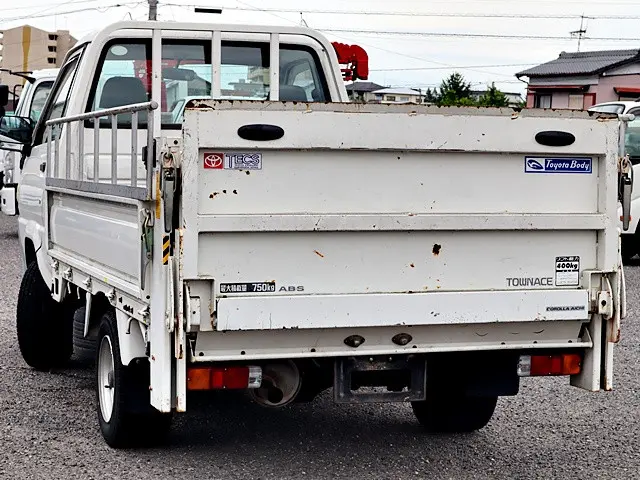 トヨタ タウンエーストラック GK-KM70(2WD)の写真2