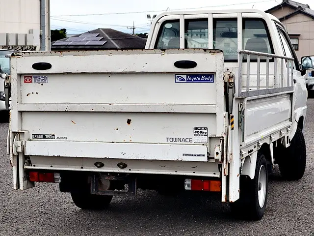 トヨタ タウンエーストラック GK-KM70(2WD)の写真3