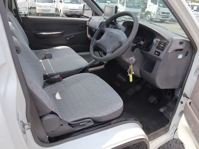 トヨタ タウンエーストラック GK-KM70(2WD)の写真31