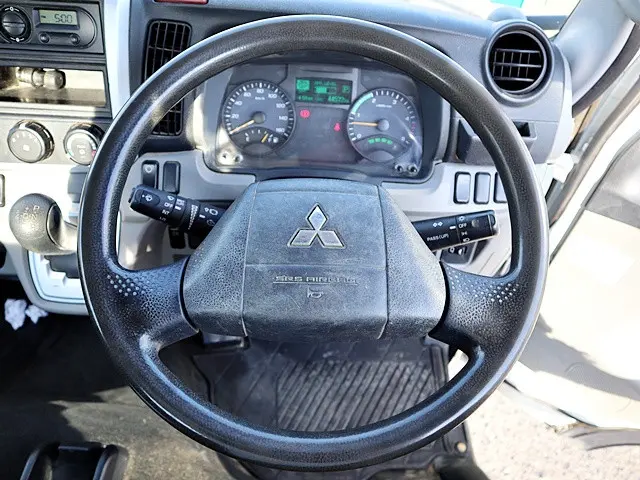三菱 キャンター TPG-FBA00(2WD)の写真4