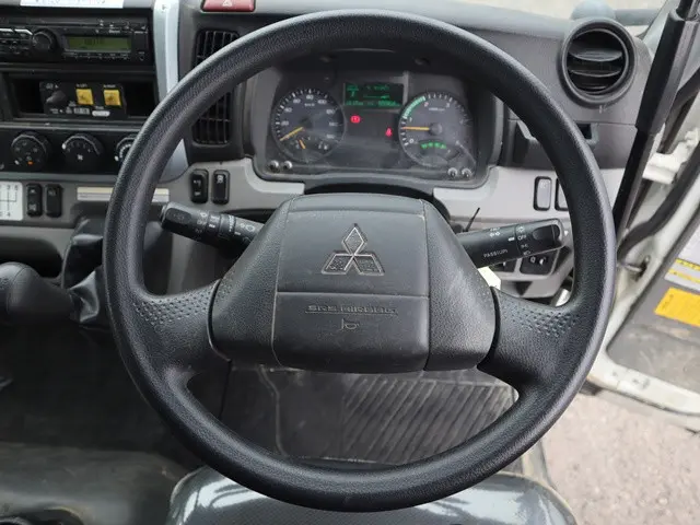 三菱 キャンター 2PG-FEBM0(2WD)の写真4