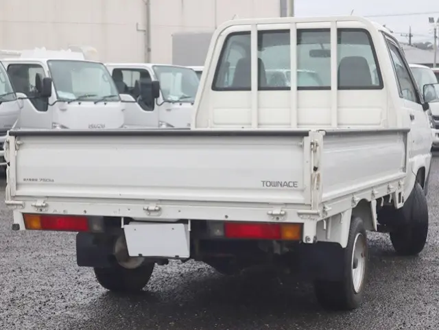 トヨタ タウンエーストラック GK-KM70(2WD)の写真3