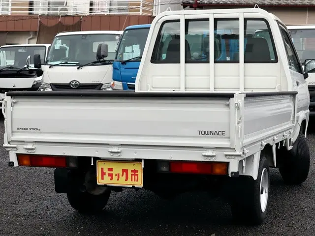 トヨタ タウンエーストラック GK-KM70(2WD)の写真5