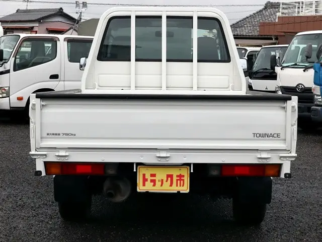 トヨタ タウンエーストラック GK-KM70(2WD)の写真6