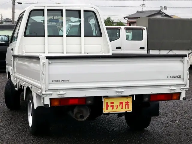 トヨタ タウンエーストラック GK-KM70(2WD)の写真7