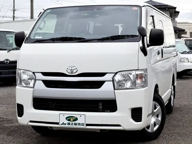 トヨタ ハイエースバン 3BF-TRH200V(2WD)の写真2