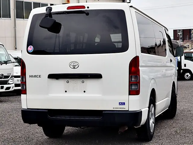 トヨタ ハイエースバン 3BF-TRH200V(2WD)の写真3