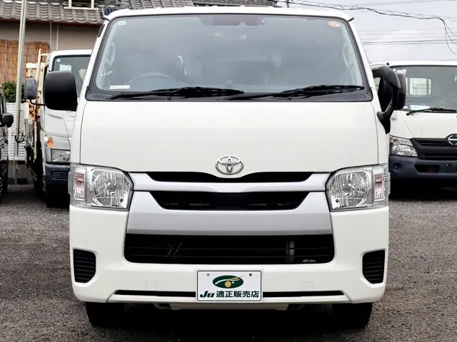 トヨタ ハイエースバン 3BF-TRH200V(2WD)の写真3