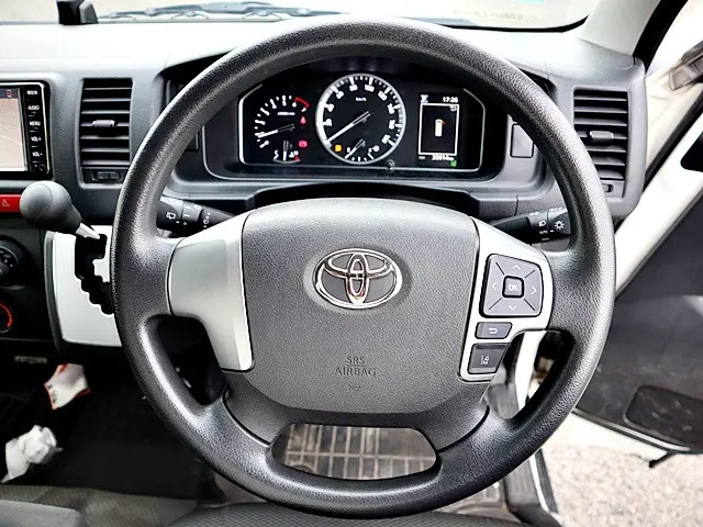 トヨタ ハイエースバン 3BF-TRH200V(2WD)の写真4