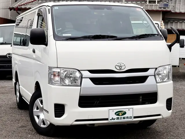 トヨタ ハイエースバン 3BF-TRH200V(2WD)の写真4