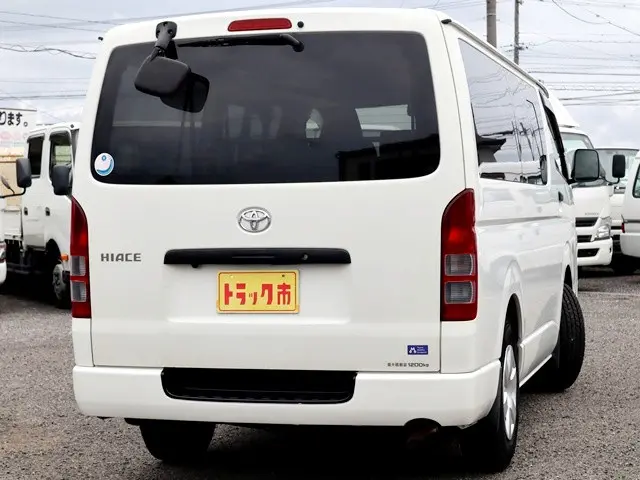 トヨタ ハイエースバン 3BF-TRH200V(2WD)の写真5