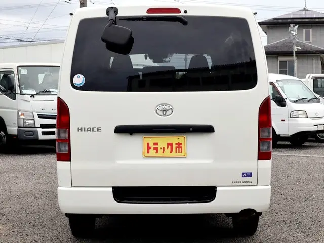 トヨタ ハイエースバン 3BF-TRH200V(2WD)の写真6