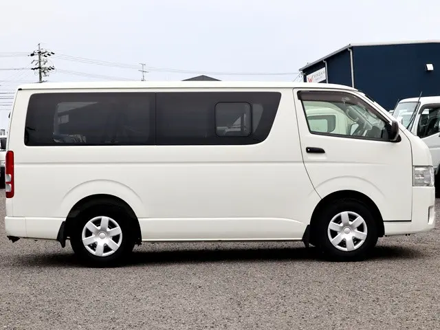 トヨタ ハイエースバン 3BF-TRH200V(2WD)の写真8