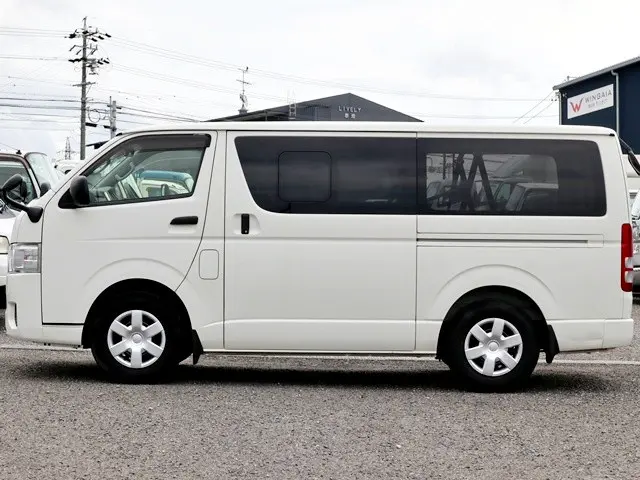 トヨタ ハイエースバン 3BF-TRH200V(2WD)の写真9