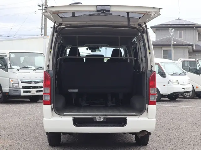 トヨタ ハイエースバン 3BF-TRH200V(2WD)の写真11