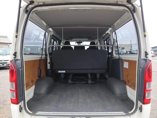 トヨタ ハイエースバン 3BF-TRH200V(2WD)の写真12