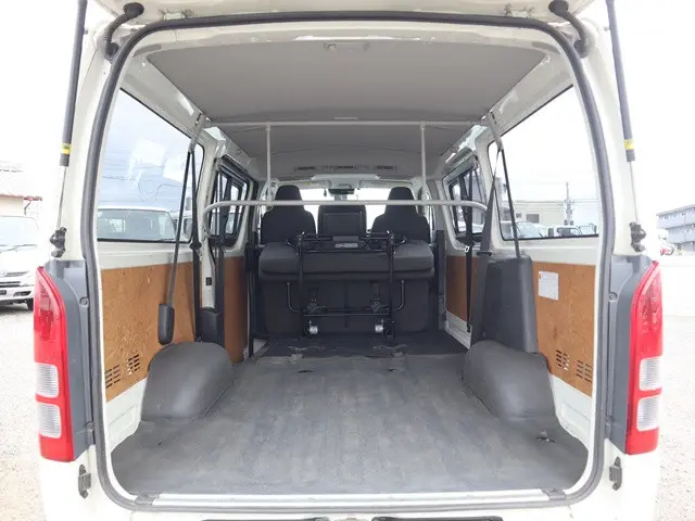 トヨタ ハイエースバン 3BF-TRH200V(2WD)の写真13