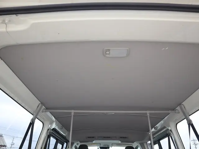 トヨタ ハイエースバン 3BF-TRH200V(2WD)の写真14
