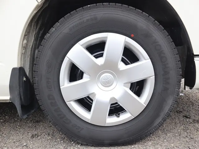 トヨタ ハイエースバン 3BF-TRH200V(2WD)の写真25