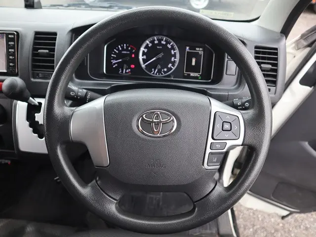 トヨタ ハイエースバン 3BF-TRH200V(2WD)の写真37