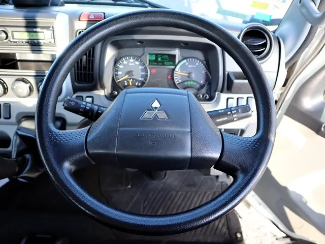 三菱 キャンター 2RG-FBA20(2WD)の写真4