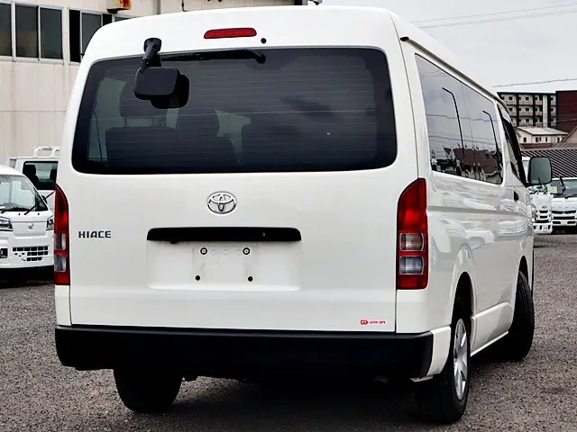 トヨタ ハイエース 3BA-TRH214W(2WD)の写真3