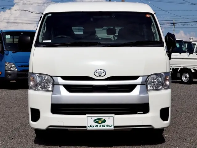 トヨタ ハイエース 3BA-TRH214W(2WD)の写真3