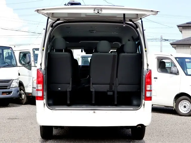 トヨタ ハイエース 3BA-TRH214W(2WD)の写真11