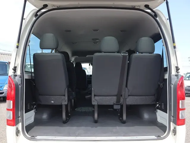 トヨタ ハイエース 3BA-TRH214W(2WD)の写真12
