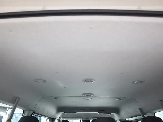 トヨタ ハイエース 3BA-TRH214W(2WD)の写真13