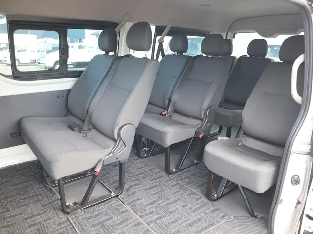 トヨタ ハイエース 3BA-TRH214W(2WD)の写真14