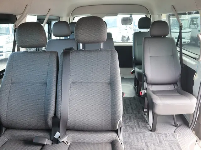 トヨタ ハイエース 3BA-TRH214W(2WD)の写真15