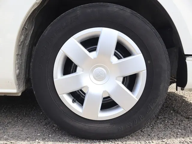 トヨタ ハイエース 3BA-TRH214W(2WD)の写真23