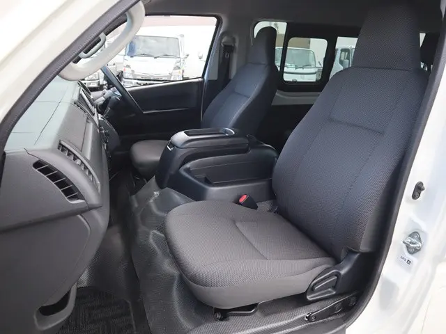 トヨタ ハイエース 3BA-TRH214W(2WD)の写真34
