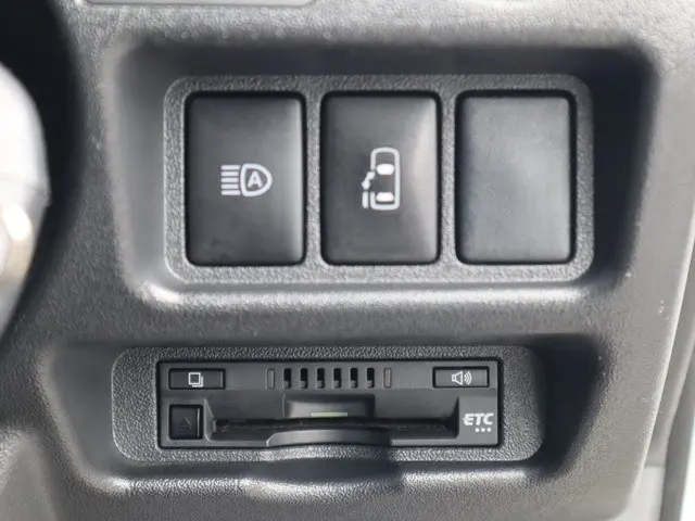 トヨタ ハイエース 3BA-TRH214W(2WD)の写真38