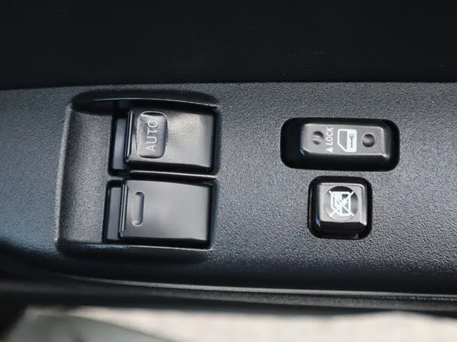トヨタ ハイエース 3BA-TRH214W(2WD)の写真40