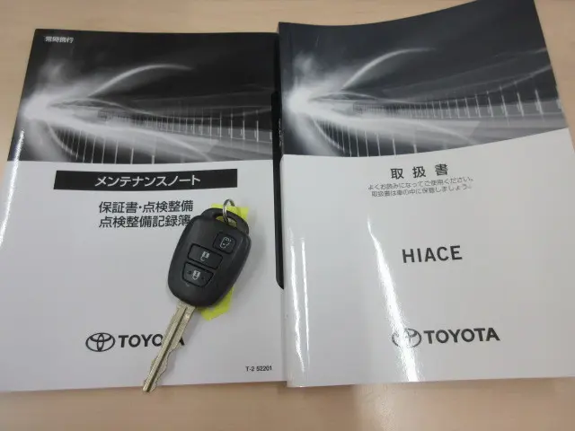 トヨタ ハイエース 3BA-TRH214W(2WD)の写真43