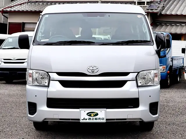 トヨタ ハイエース 3BA-TRH214W(2WD)の写真3