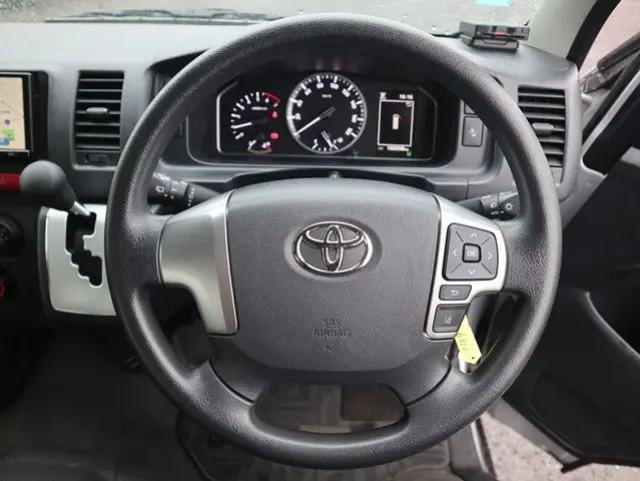 トヨタ ハイエース 3BA-TRH214W(2WD)の写真4