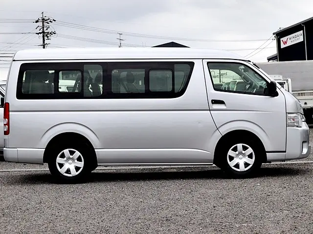 トヨタ ハイエース 3BA-TRH214W(2WD)の写真8