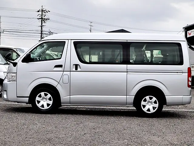 トヨタ ハイエース 3BA-TRH214W(2WD)の写真9