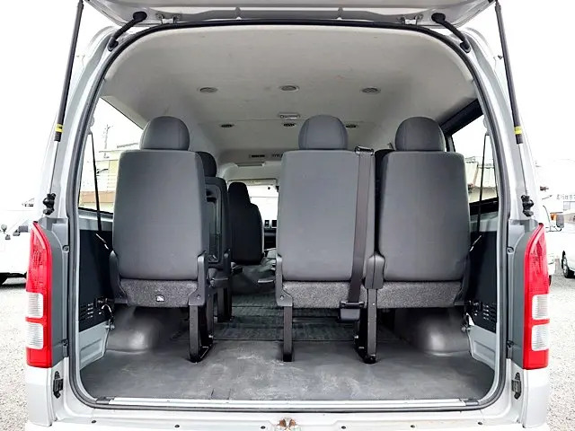 トヨタ ハイエース 3BA-TRH214W(2WD)の写真12