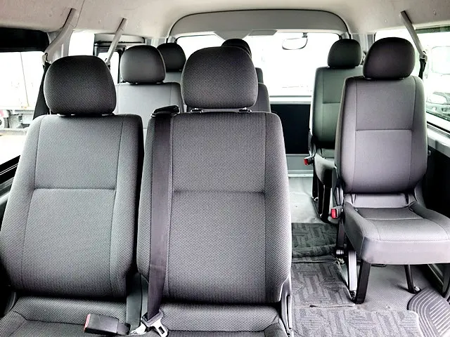 トヨタ ハイエース 3BA-TRH214W(2WD)の写真15