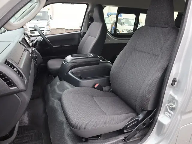 トヨタ ハイエース 3BA-TRH214W(2WD)の写真34
