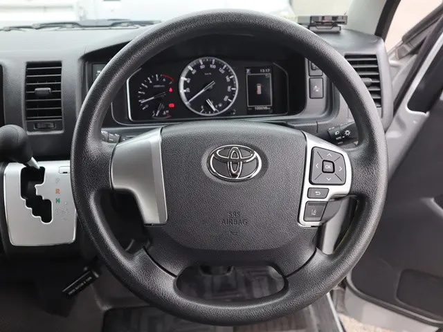 トヨタ ハイエース 3BA-TRH214W(2WD)の写真35
