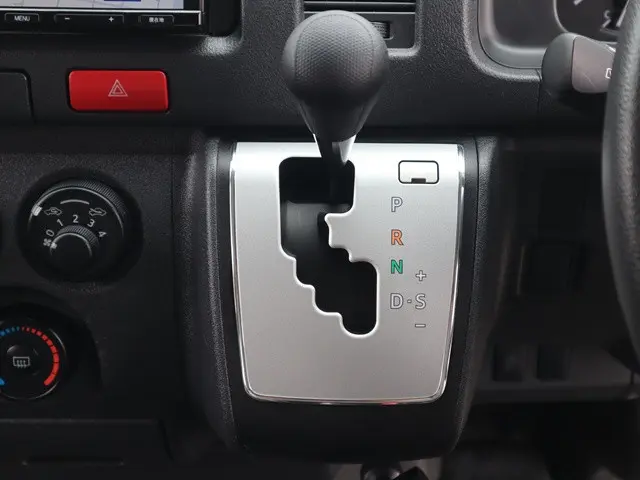 トヨタ ハイエース 3BA-TRH214W(2WD)の写真36