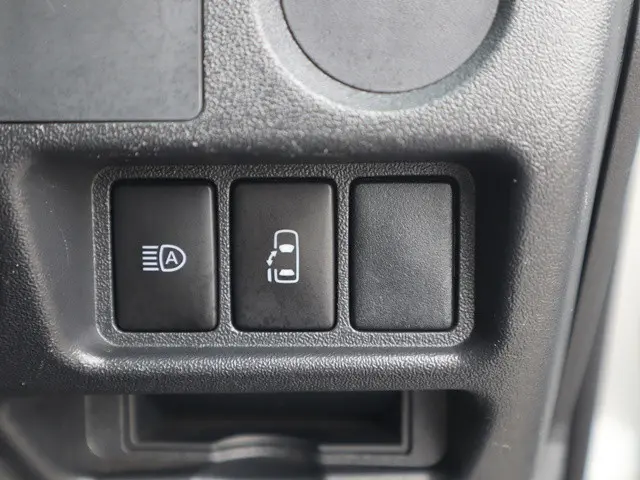 トヨタ ハイエース 3BA-TRH214W(2WD)の写真39