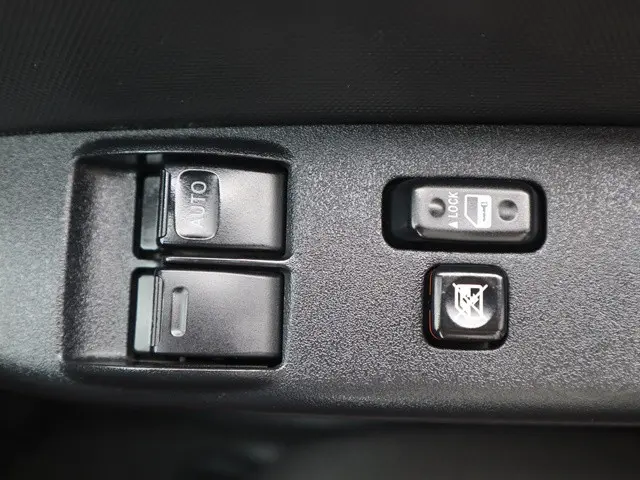 トヨタ ハイエース 3BA-TRH214W(2WD)の写真41